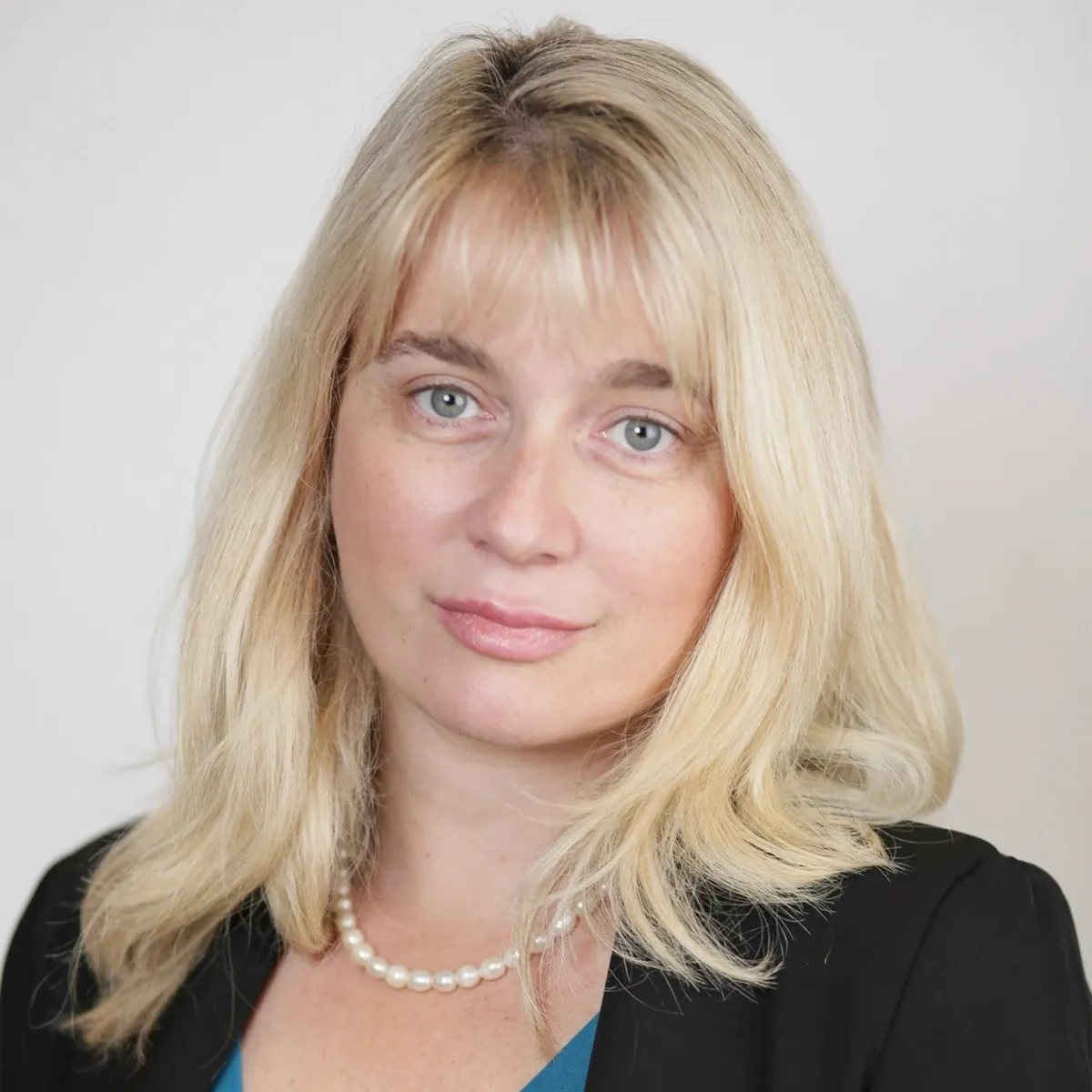 Oksana Carlson headshot