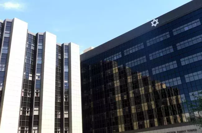 outside image of Mount Sinai Hospital exterior during the day.