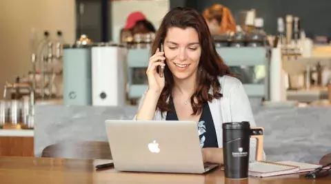 online student working at the coffee shop 